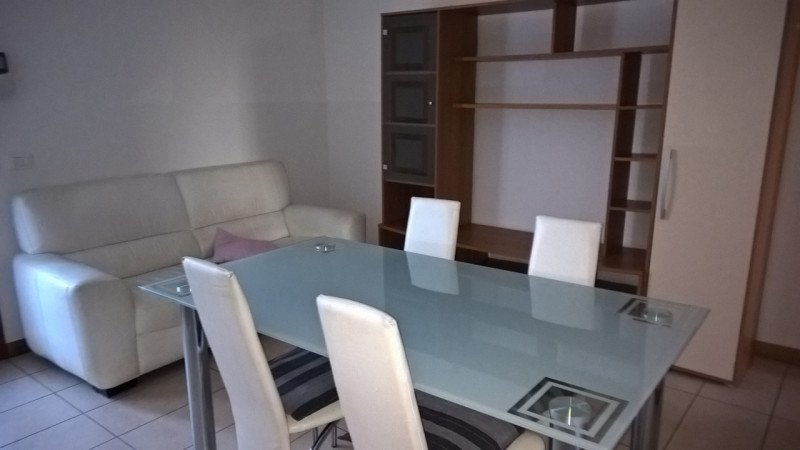 Scopri questo incantevole appartamento bilocale in vendita, situato nella tranquilla zona di Case...