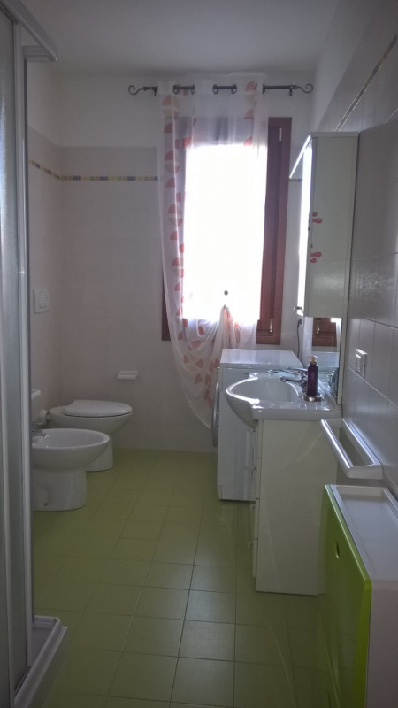 Scopri questo incantevole appartamento bilocale in vendita, situato nella tranquilla zona di Case...