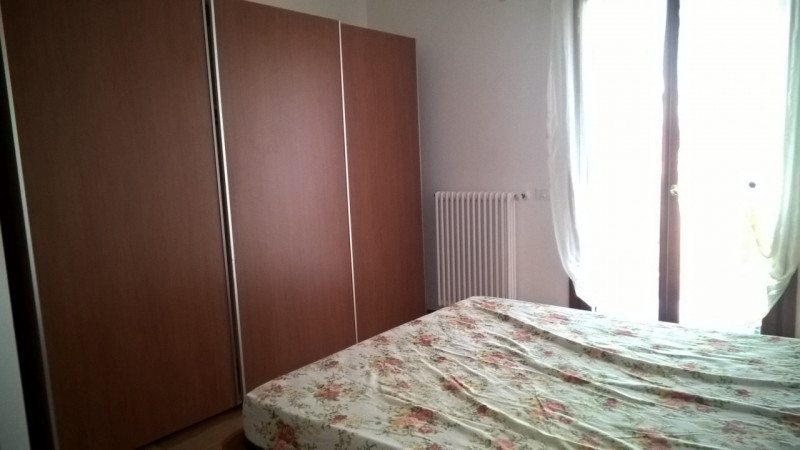 Scopri questo incantevole appartamento bilocale in vendita, situato nella tranquilla zona di Case...