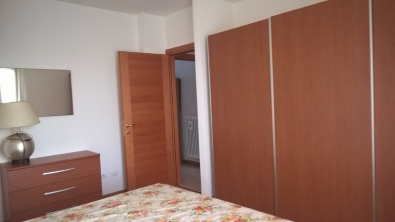 Scopri questo incantevole appartamento bilocale in vendita, situato nella tranquilla zona di Case...