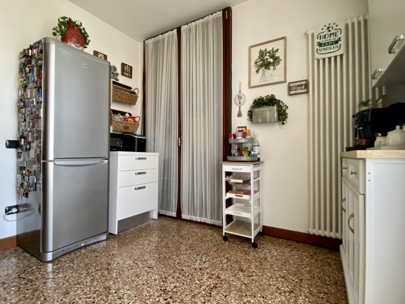 Nel cuore del Centro Storico di Vicenza proponiamo in vendita un elegante appartamento di prestig...