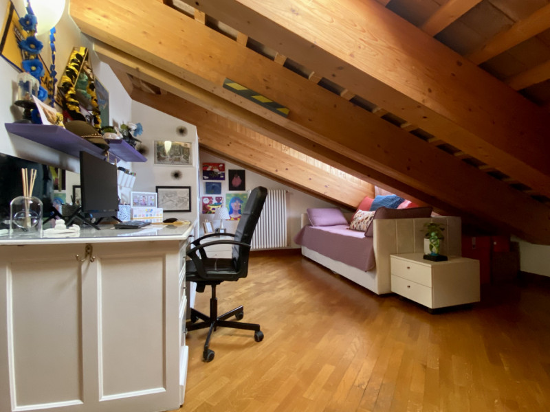 Nel cuore del Centro Storico di Vicenza proponiamo in vendita un elegante appartamento di prestig...