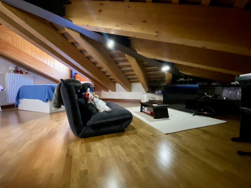 Nel cuore del Centro Storico di Vicenza proponiamo in vendita un elegante appartamento di prestig...