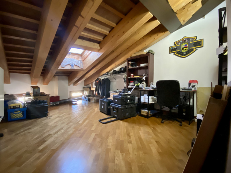 Nel cuore del Centro Storico di Vicenza proponiamo in vendita un elegante appartamento di prestig...