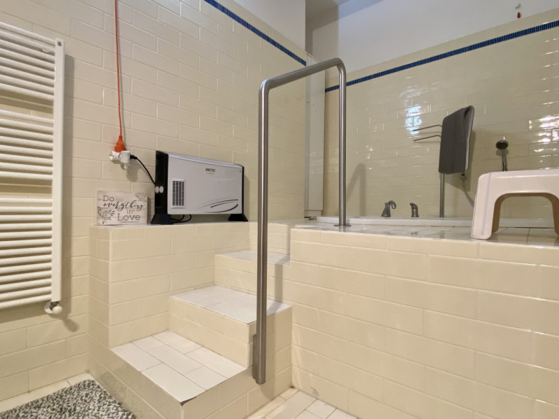 Nel cuore del Centro Storico di Vicenza proponiamo in vendita un elegante appartamento di prestig...