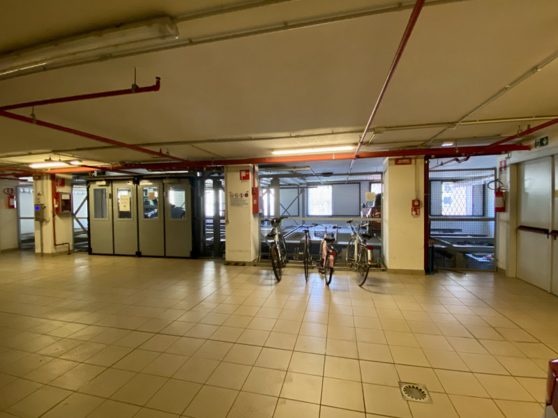 Nel cuore del Centro Storico di Vicenza proponiamo in vendita un elegante appartamento di prestig...