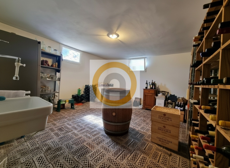 Se stai cercando una casa ideale per la tua famiglia, con ampi spazi e un grande giardino dove po...