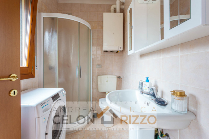 In un quartiere tranquillo e ben abitato di Anguillara Veneta, caratterizzato da porzioni e ville...