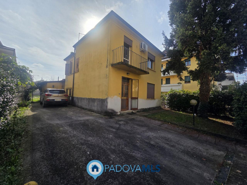 Immobile in esclusiva al Gruppo Padova MLS
PADOVA in quartiere ARCELLA/SAN LORENZO, zona residenz...