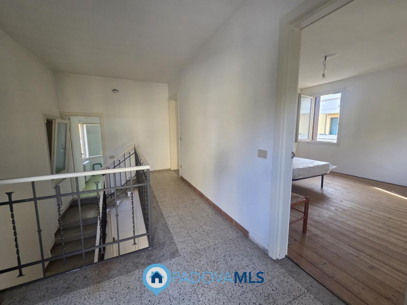 Immobile in esclusiva al Gruppo Padova MLS
PADOVA in quartiere ARCELLA/SAN LORENZO, zona residenz...