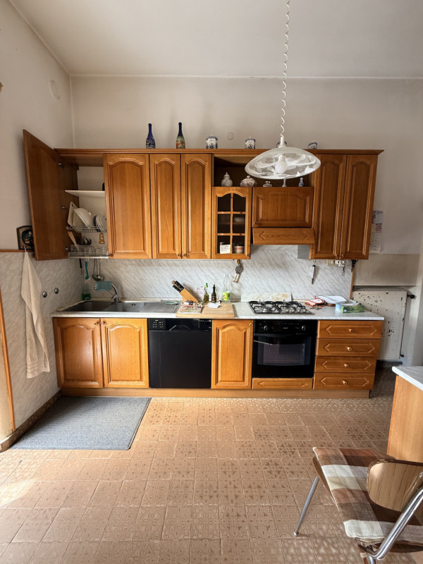 Nel cuore del quartiere residenziale di Camin, a pochi minuti dal centro di Padova e comodo alle ...