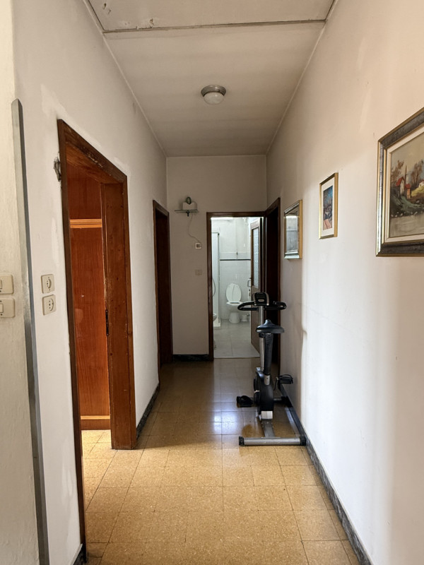Nel cuore del quartiere residenziale di Camin, a pochi minuti dal centro di Padova e comodo alle ...