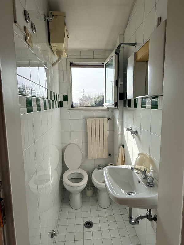 Nel cuore del quartiere residenziale di Camin, a pochi minuti dal centro di Padova e comodo alle ...