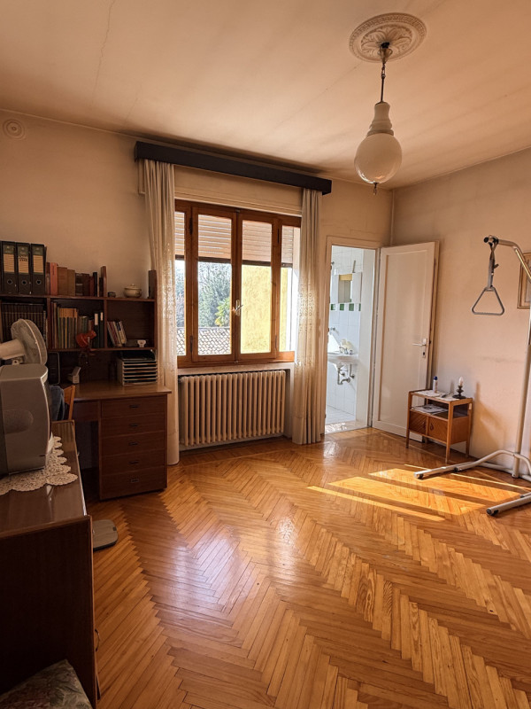 Nel cuore del quartiere residenziale di Camin, a pochi minuti dal centro di Padova e comodo alle ...