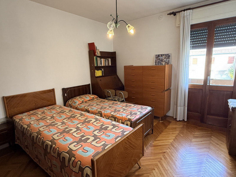 Nel cuore del quartiere residenziale di Camin, a pochi minuti dal centro di Padova e comodo alle ...