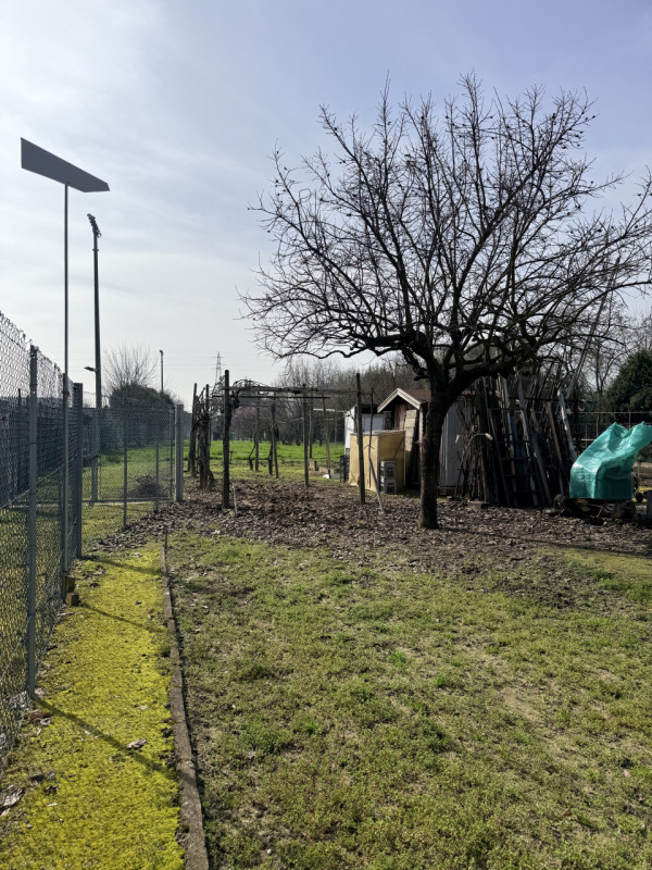 Nel cuore del quartiere residenziale di Camin, a pochi minuti dal centro di Padova e comodo alle ...