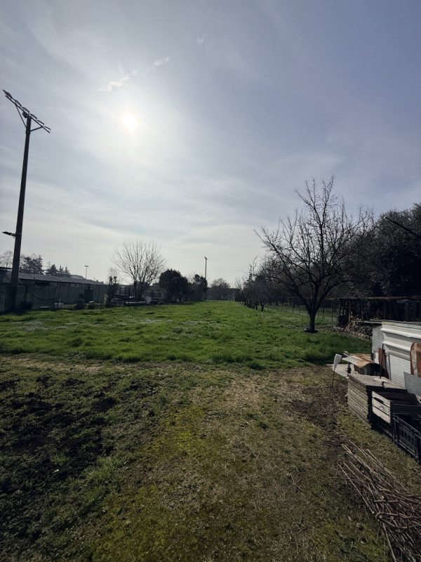 Nel cuore del quartiere residenziale di Camin, a pochi minuti dal centro di Padova e comodo alle ...