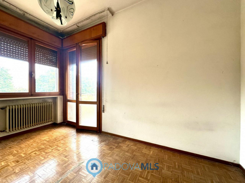 Immobile in esclusiva al Gruppo Padova MLS
In zona molto centrale, comoda a tutti i servizi, si p...