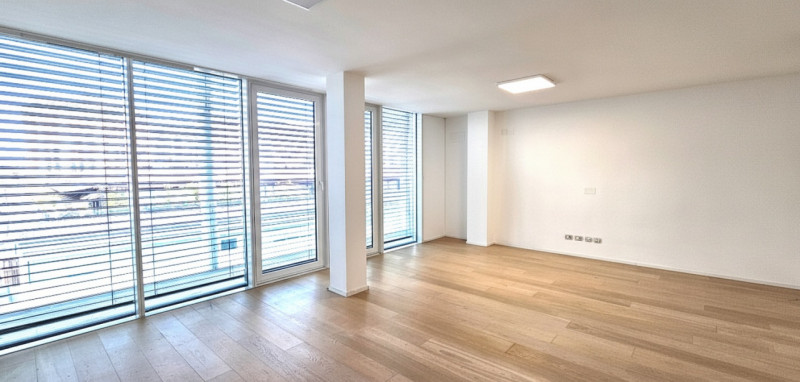 Riferimento per l'agenzia VR0999 PADOVA Largo Europa. Proponiamo in vendita un elegante appartame...