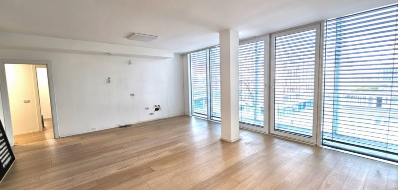 Riferimento per l'agenzia VR0999 PADOVA Largo Europa. Proponiamo in vendita un elegante appartame...