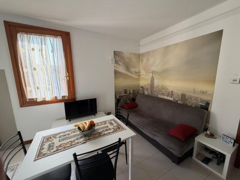 UBICAZIONE E CONTESTO

Nel cuore di Vicenza, proponiamo un appartamento situato al secondo piano ...