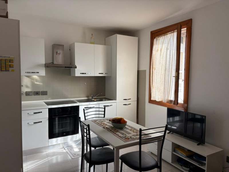 UBICAZIONE E CONTESTO

Nel cuore di Vicenza, proponiamo un appartamento situato al secondo piano ...