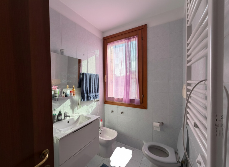 UBICAZIONE E CONTESTO

Nel cuore di Vicenza, proponiamo un appartamento situato al secondo piano ...