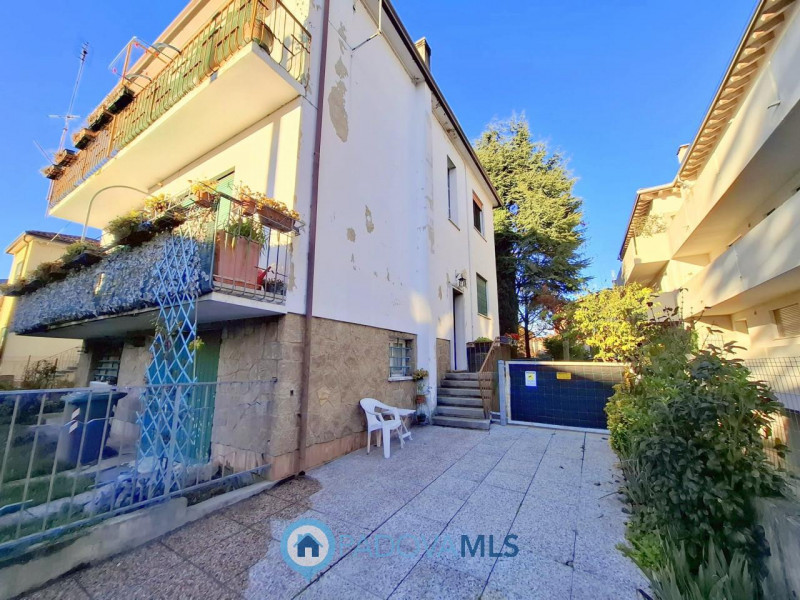 Immobile in esclusiva al Gruppo Padova MLS
PORZIONE DI BIFAMILIARE – MADONNA PELLEGRINA – ULTIMO ...