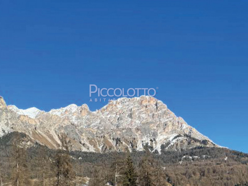 Rif. V4662 A1 - A Cortina d'Ampezzo, in una delle zone più soleggiate e panoramiche in località R...