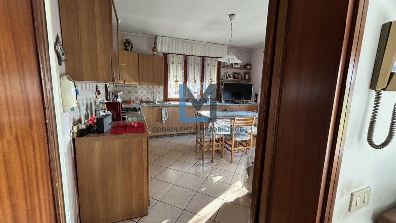 A Trevignano, nella frazione di Musano, proponiamo in vendita villa unifamiliare dalle metrature ...