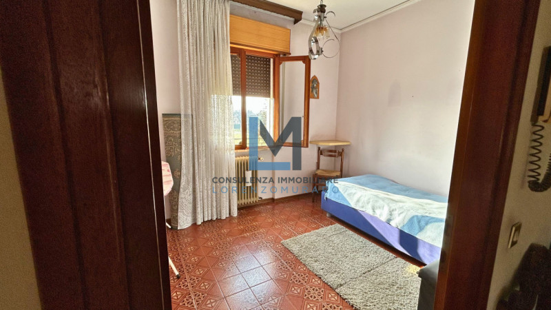 A Trevignano, nella frazione di Musano, proponiamo in vendita villa unifamiliare dalle metrature ...