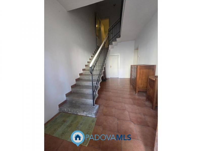 Immobile in esclusiva al Gruppo Padova MLS
PADOVA in quartiere ARCELLA/SAN LORENZO, zona residenz...