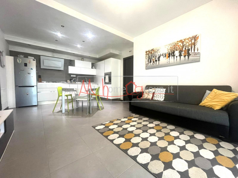 TENCAROLA - (Rif.A914-S) Proponiamo in vendita un moderno appartamento trilocale situato nel cuor...