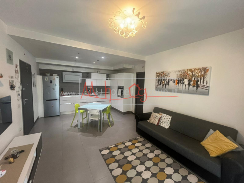 TENCAROLA - (Rif.A914-S) Proponiamo in vendita un moderno appartamento trilocale situato nel cuor...