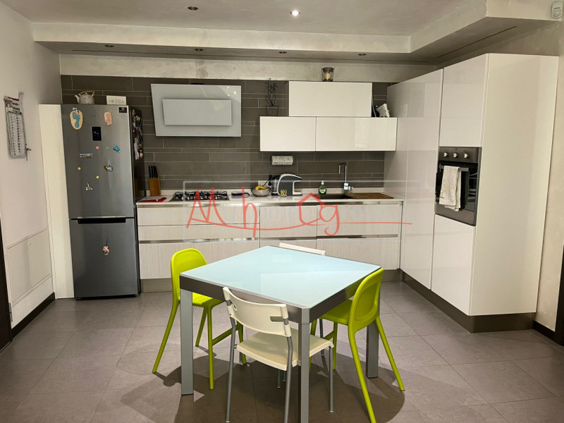 TENCAROLA - (Rif.A914-S) Proponiamo in vendita un moderno appartamento trilocale situato nel cuor...