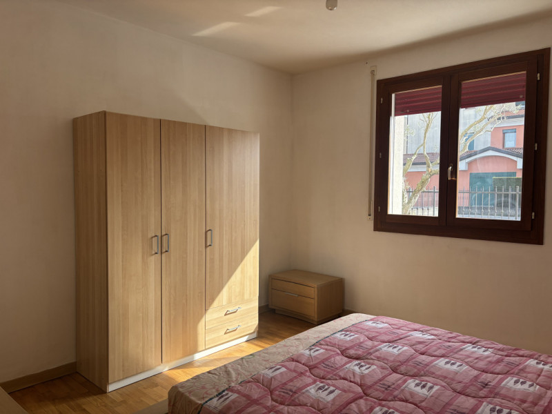 In un tranquillo quartiere residenziale di Mestrino, immerso nel verde e allo stesso tempo a poch...