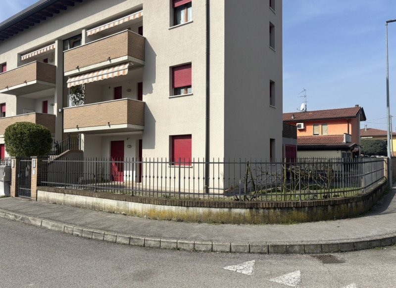 In un tranquillo quartiere residenziale di Mestrino, immerso nel verde e allo stesso tempo a poch...