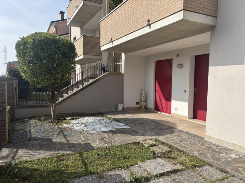 In un tranquillo quartiere residenziale di Mestrino, immerso nel verde e allo stesso tempo a poch...