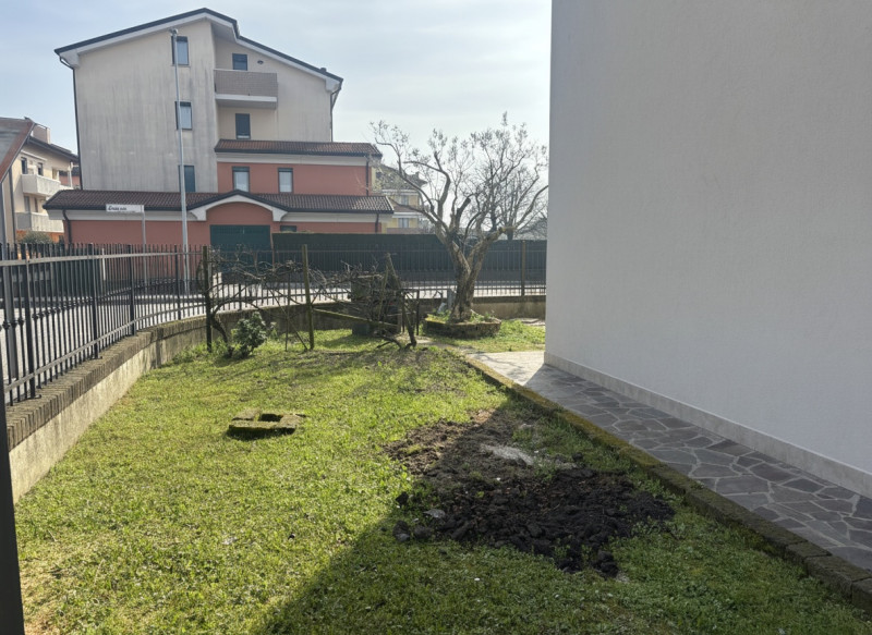 In un tranquillo quartiere residenziale di Mestrino, immerso nel verde e allo stesso tempo a poch...