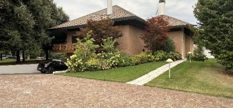 RIF. A.A.4-24

Vendesi all'asta - villa unifamiliare su 3 livelli in data 20 aprile 2026

Descriz...