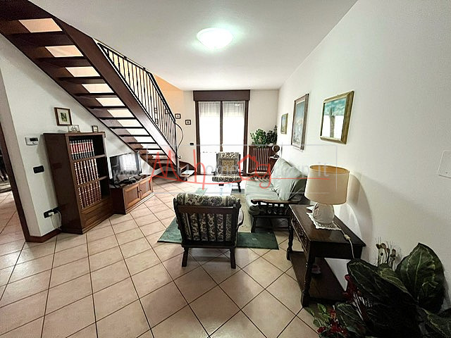 SELVAZZANO - (Rif.A222-s) - Proponiamo un recente appartamento in pieno centro a Selvazzano Dentr...