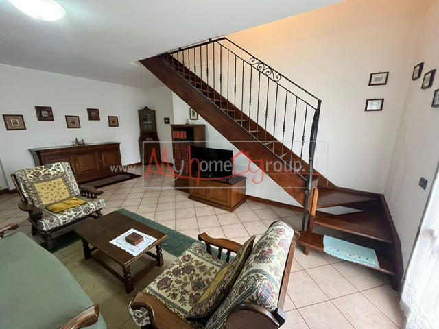 SELVAZZANO - (Rif.A222-s) - Proponiamo un recente appartamento all'ultimo piano in centro a Selva...