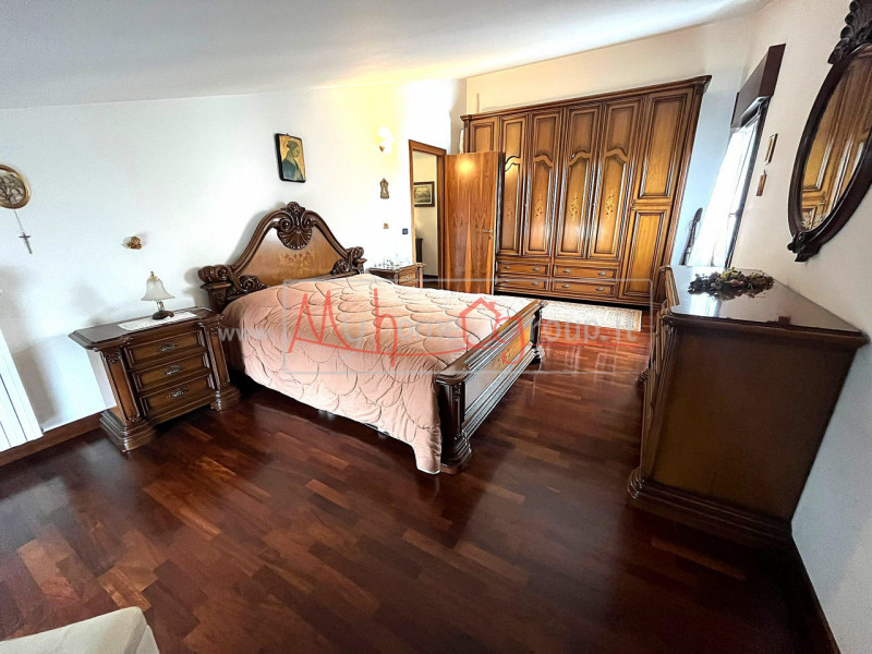 SELVAZZANO - (Rif.A222-s) - Proponiamo un recente appartamento in pieno centro a Selvazzano Dentr...