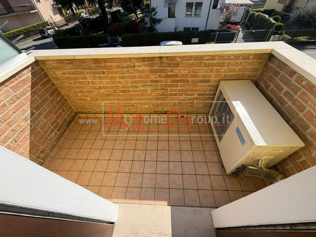 SELVAZZANO - (Rif.A222-s) - Proponiamo un recente appartamento all'ultimo piano in centro a Selva...