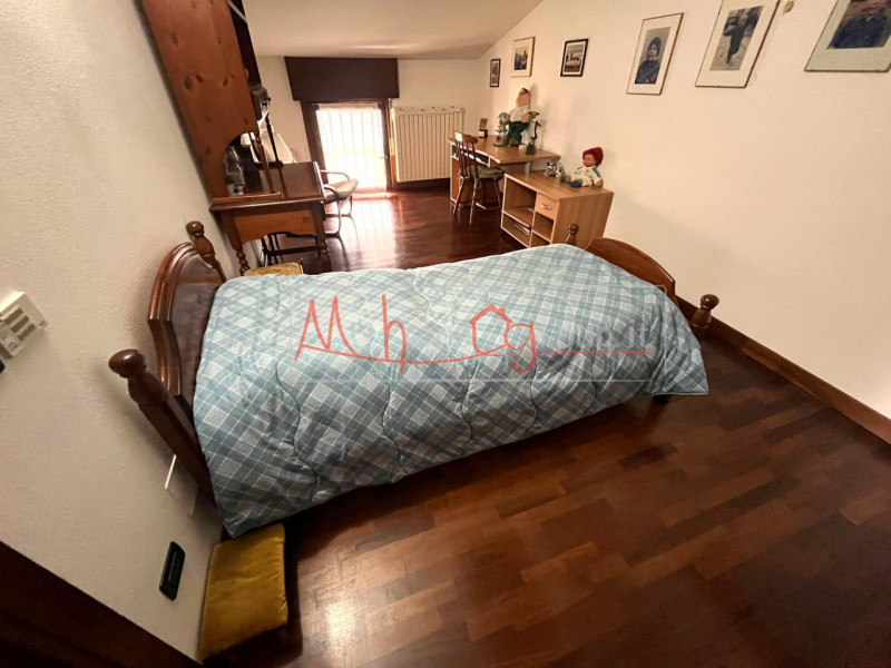 SELVAZZANO - (Rif.A222-s) - Proponiamo un recente appartamento all'ultimo piano in centro a Selva...