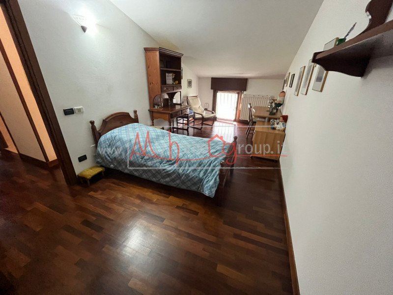 SELVAZZANO - (Rif.A222-s) - Proponiamo un recente appartamento in pieno centro a Selvazzano Dentr...