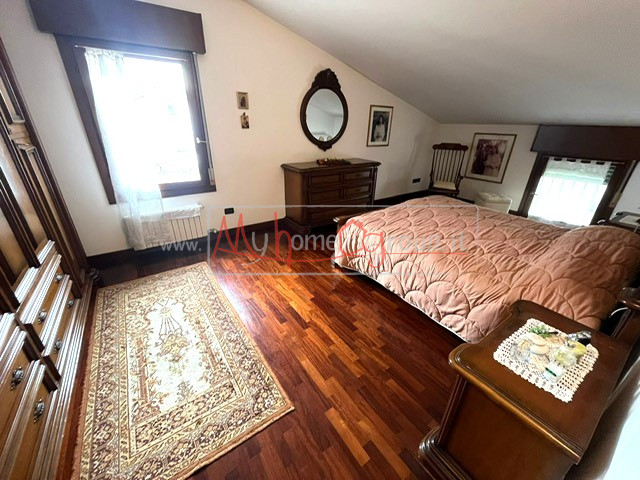 SELVAZZANO - (Rif.A222-s) - Proponiamo un recente appartamento all'ultimo piano in centro a Selva...