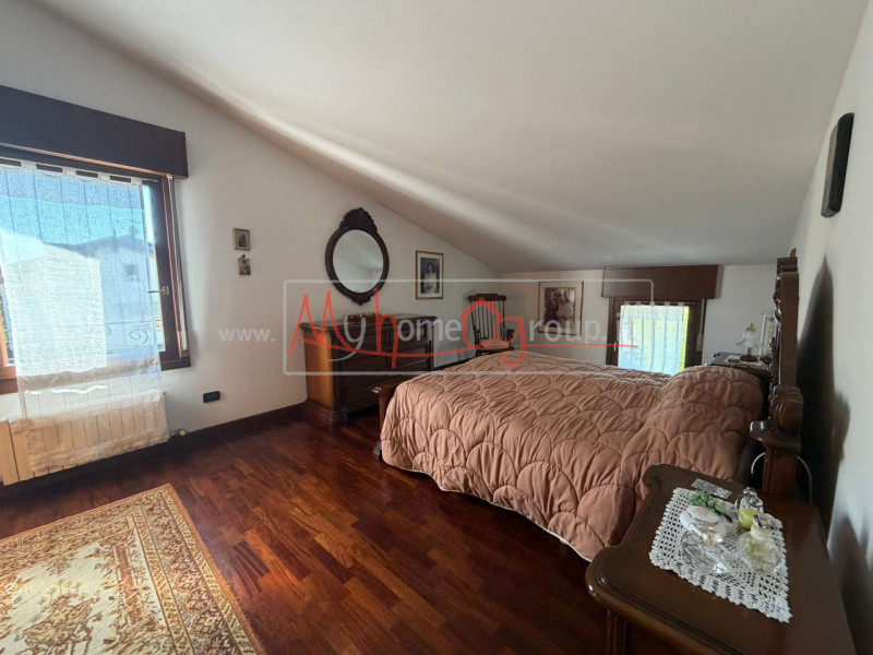 SELVAZZANO - (Rif.A222-s) - Proponiamo un recente appartamento all'ultimo piano in centro a Selva...