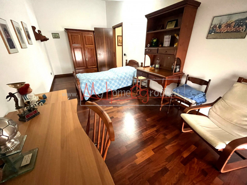 SELVAZZANO - (Rif.A222-s) - Proponiamo un recente appartamento all'ultimo piano in centro a Selva...