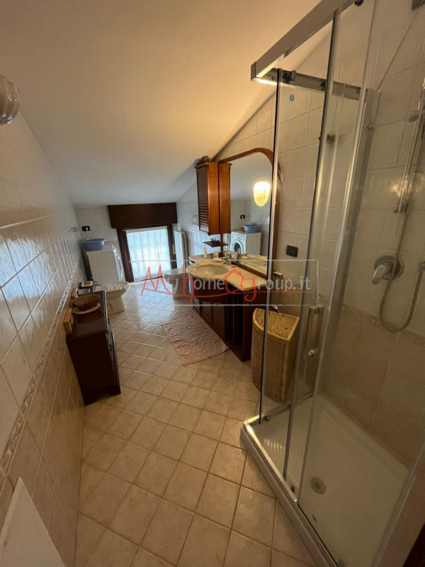 SELVAZZANO - (Rif.A222-s) - Proponiamo un recente appartamento all'ultimo piano in centro a Selva...